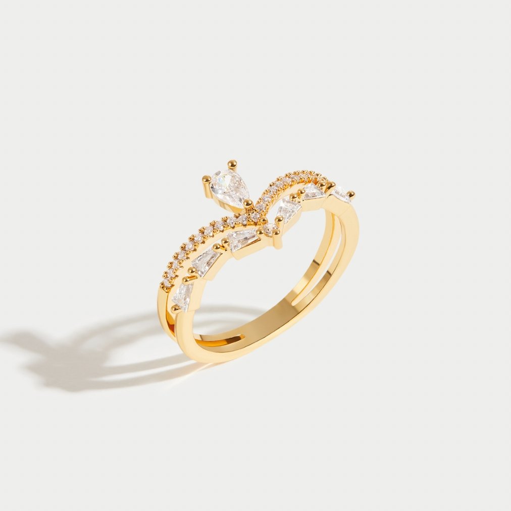 AURA – ELEGANT CRYSTAL RING